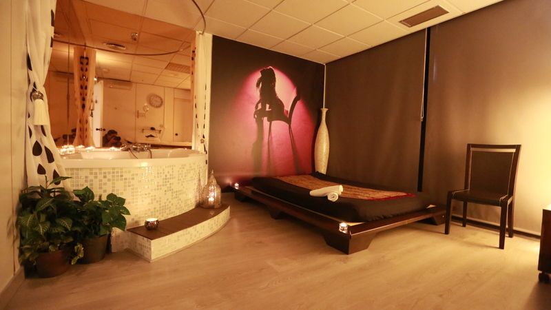 Massage Tantric Ivett Barcelona Parlors